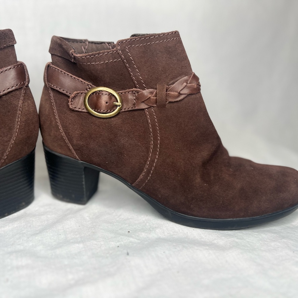 Women’s size 9.5 Clark boots